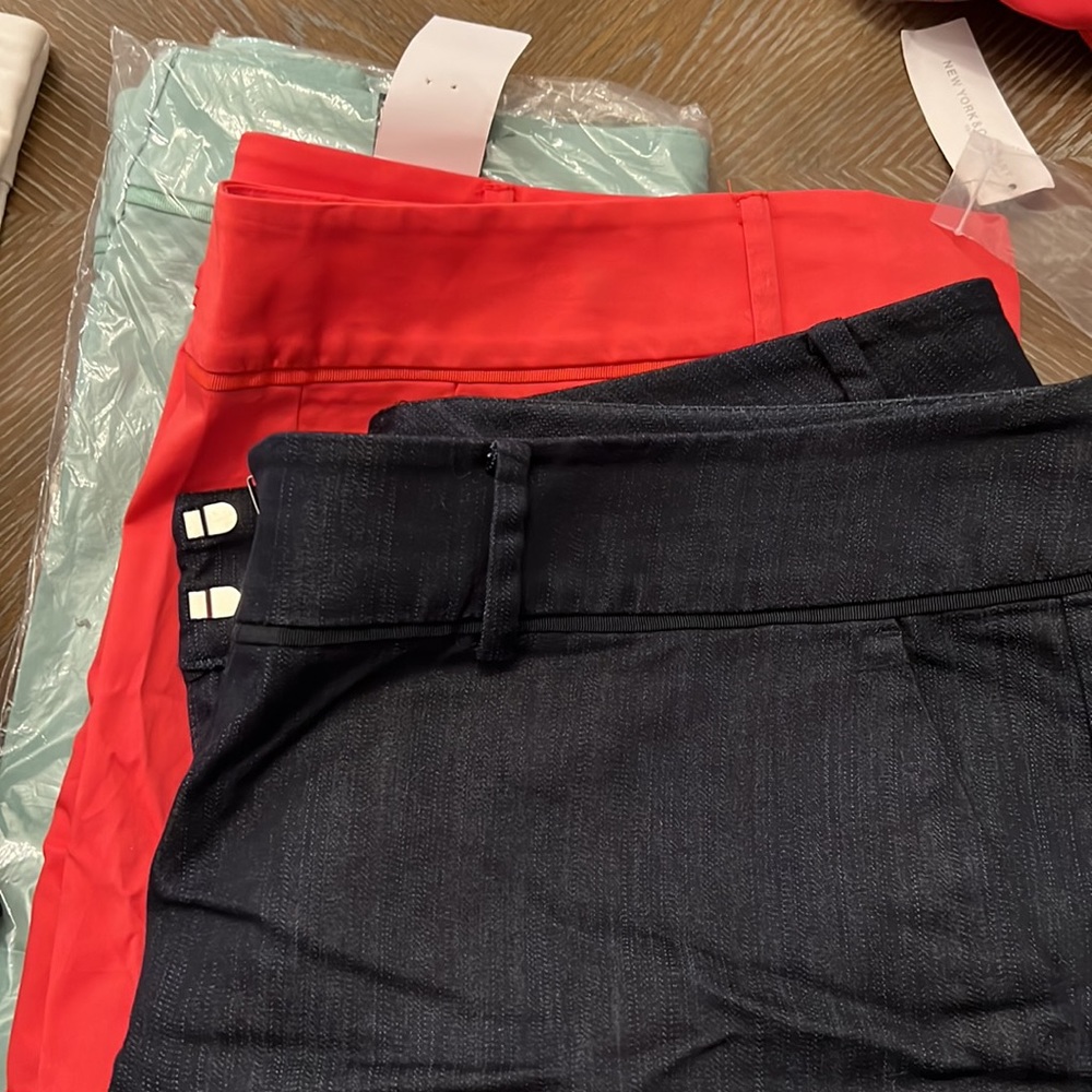 3 pairs of signature fit 7th Ave New York & Company shorts 16